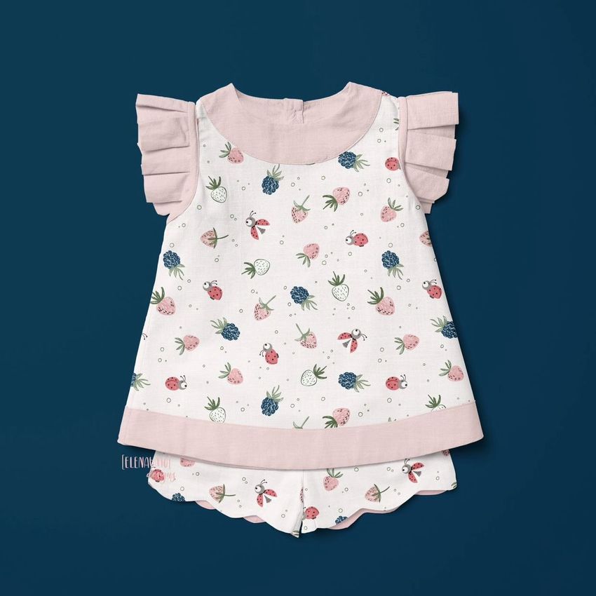 Strawberry and Blackberry  by Elena Amo - Files in Use example