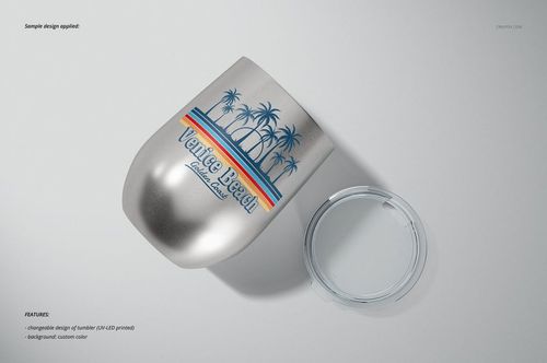 Stemless wine cup mockup with a silver metallic finish, palm tree graphic, and clear plastic lid, shown in top view.