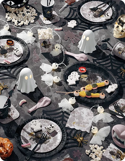 The same Halloween setting customized with a dark patterned design.