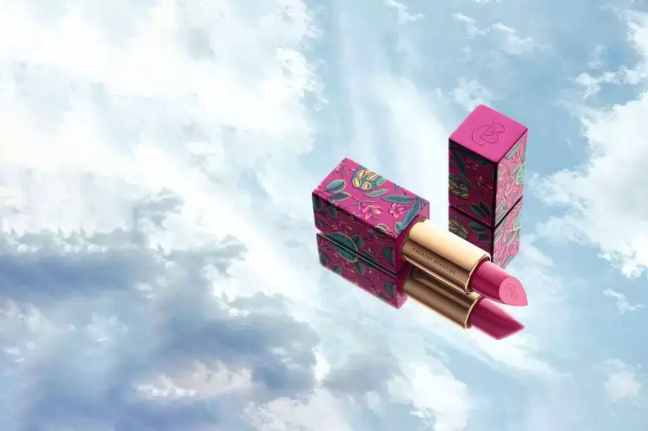 Lipstick Mockup Showcase