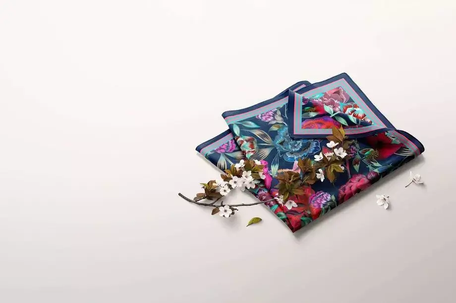 Scarf Mockup Presentation