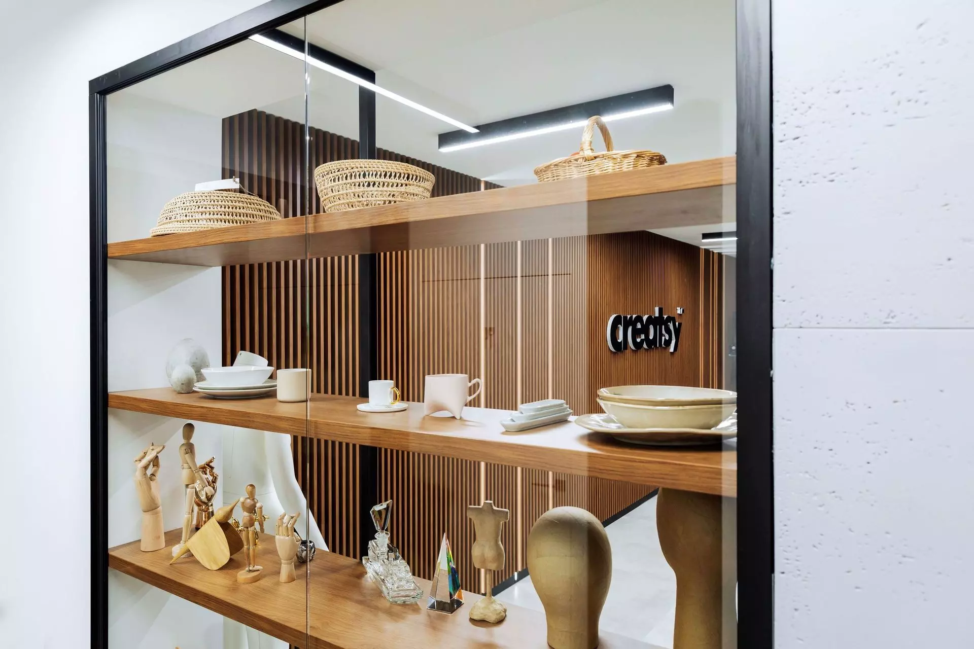 Creatsy studio - photography props and accessories for mockup shoots